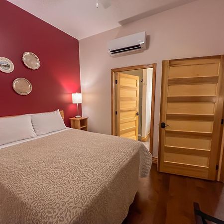 Goldfinch Suites Elkader Екстер'єр фото