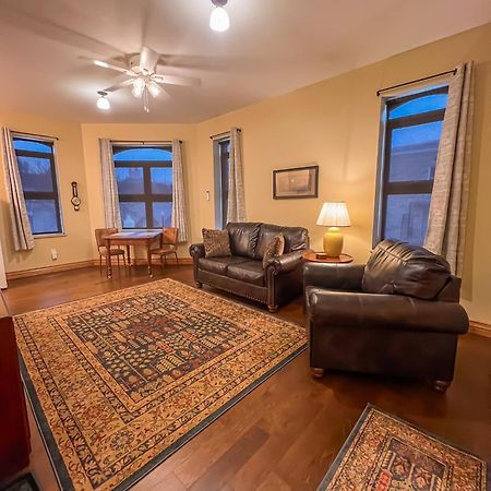 Goldfinch Suites Elkader Екстер'єр фото