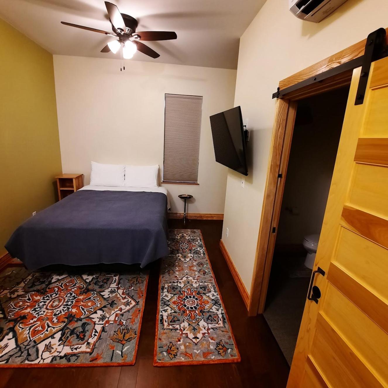 Goldfinch Suites Elkader Екстер'єр фото